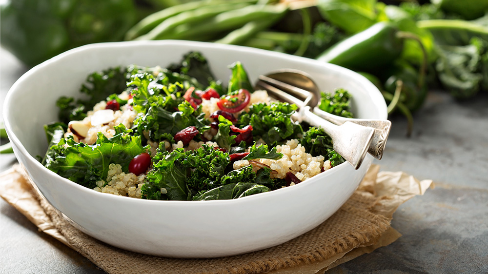 Grünkohl-Salat | Mit Quinoa und Linsen • Koch-Mit