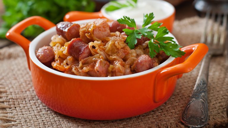 Bigos - deftiger Sauerkrauteintopf aus Polen • Koch-Mit