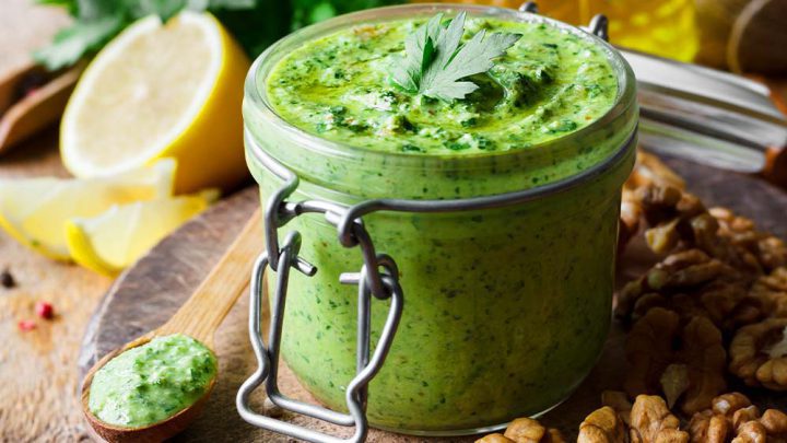 Petersilien-Pesto mit Walnüssen | Einfaches Rezept • Koch-Mit