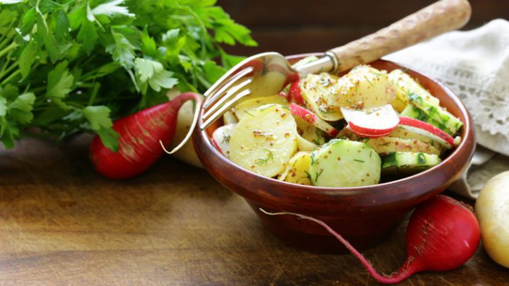 Kartoffelsalat mit Radieschen - Perfekt zum Mitbringen • Koch-Mit