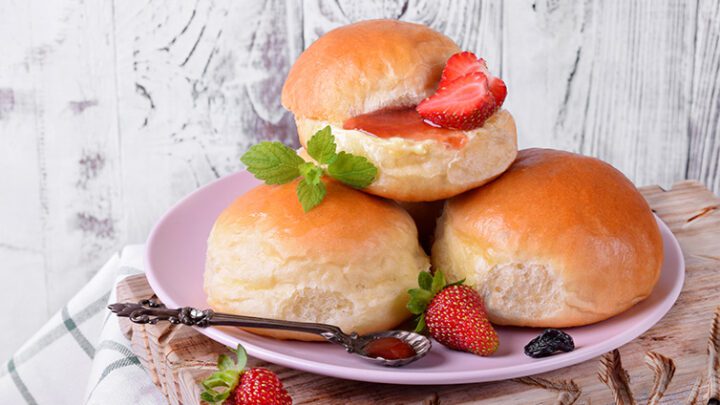 Milchbrötchen | Einfaches Rezept für fluffige Brötchen • Koch-Mit