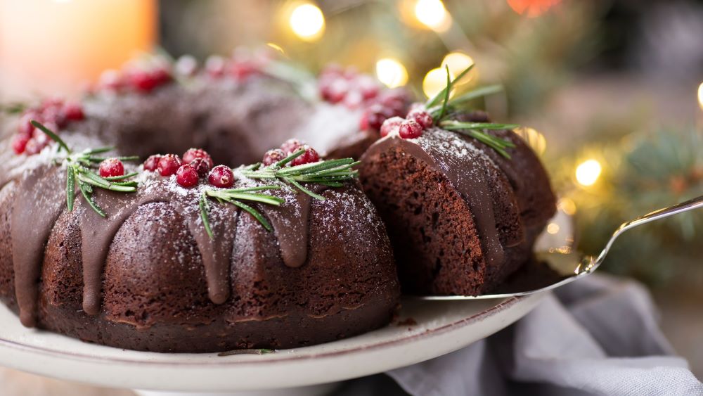 Weihnachtskuchen angeschnitten.